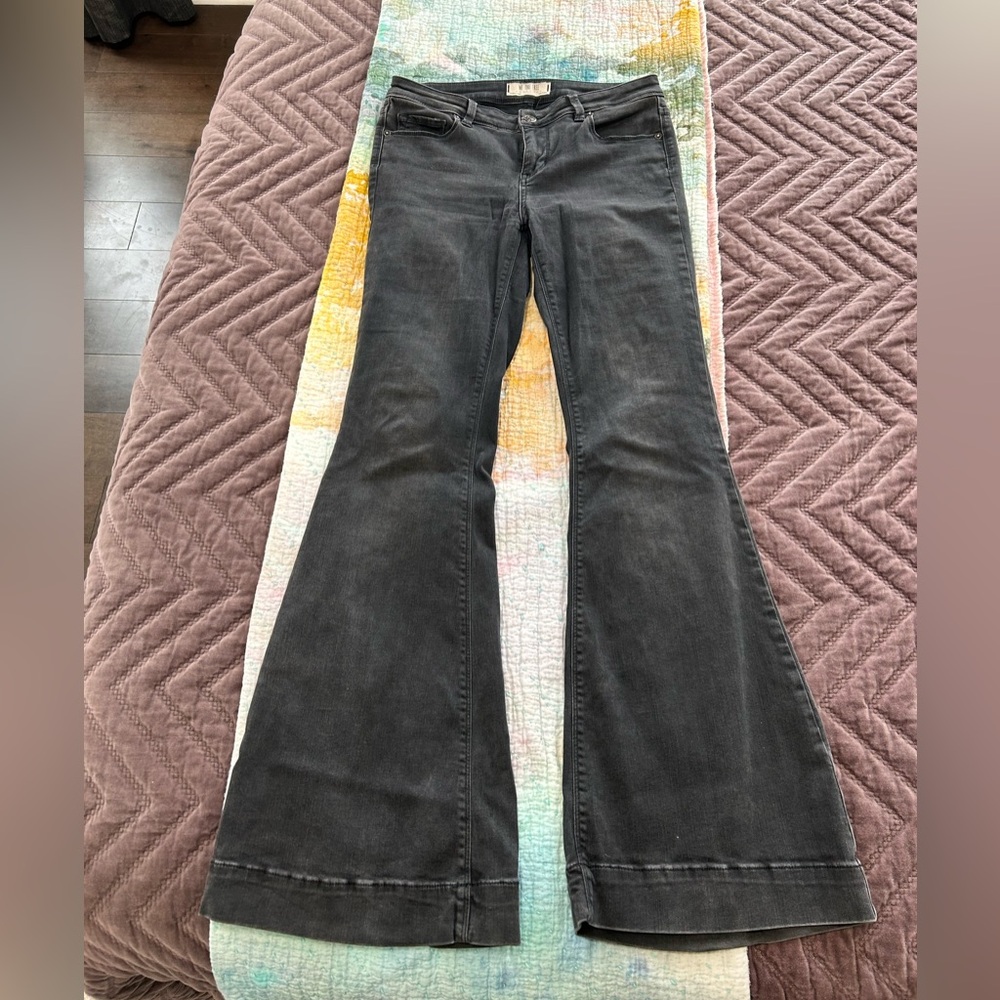 Free People We the Free flare leg faded black denim jeans size 29